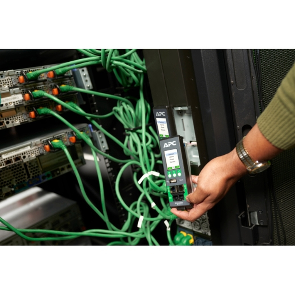 APC NetShelter Rack PDU Advanced, Switched, 3Phase, 22.1kW 400V 32A or 17.3kW 415V 30A, 48 Outlets, IEC309 - Image 12