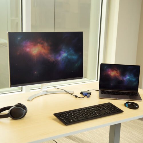 StarTech.com USB-C VGA Multiport Adapter - USB 3.0 Port - 60W PD - Image 4