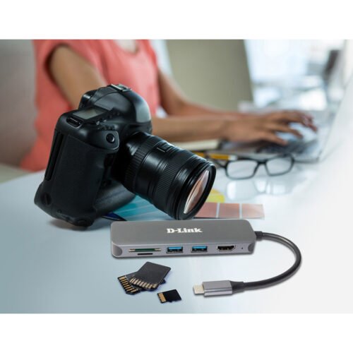 D-Link 6-in-1 USB-C Hub with HDMI/Card Reader/Power Delivery - Image 5