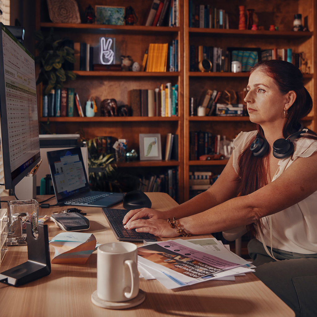 POLY Voyager Focus 2 Microsoft Teams Certified USB-C Headset - Image 3