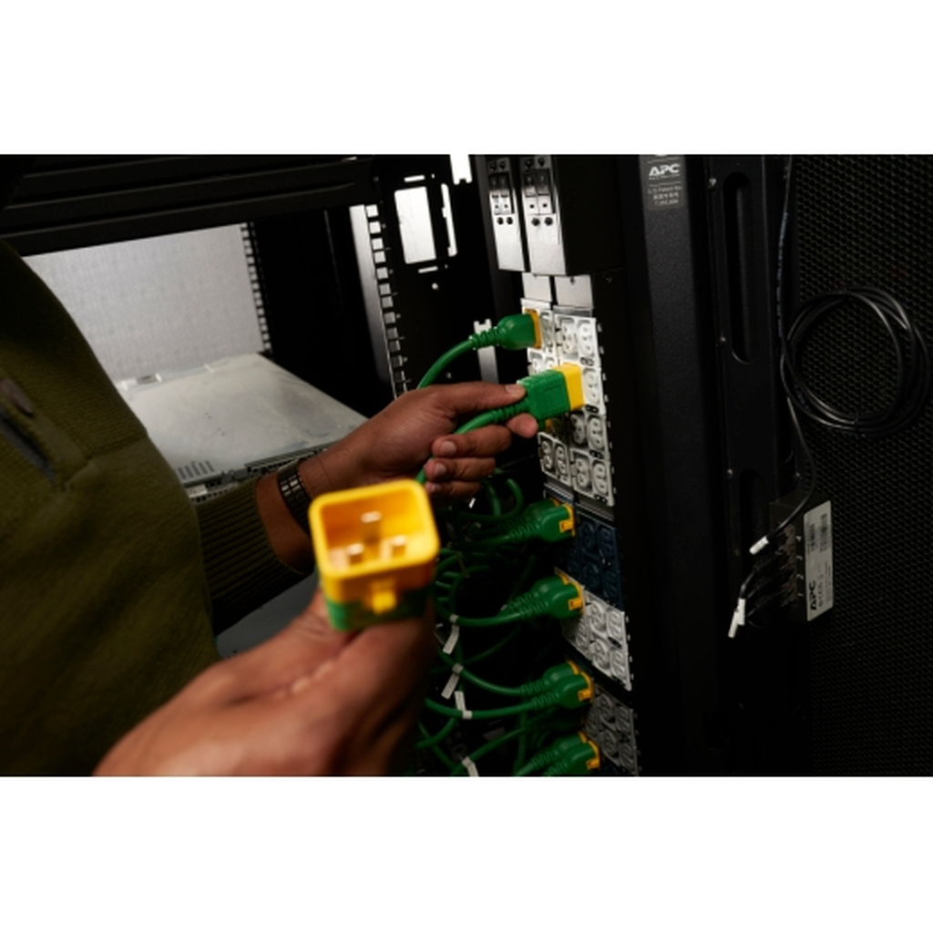 APC NetShelter Rack PDU Advanced, Switched, 3Phase, 22.1kW 400V 32A or 17.3kW 415V 30A, 48 Outlets, IEC309 - Image 11