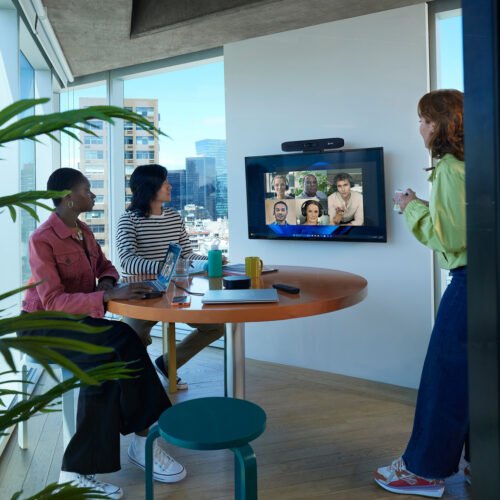 POLY Studio R30 USB Video Bar and BT Remote with HP USB-C Dock G5 (ABU) - Image 4