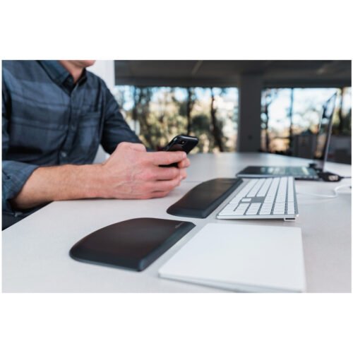 Kensington ErgoSoft Wrist Rest for Slim Keyboard - Image 6