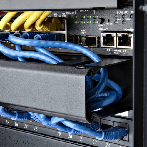 StarTech.com Horizontal 1U Server Rack Cable Management Finger Duct w/ Cover - 19" Network Rack Wire Duct Raceway Panel - Slott - Image 10