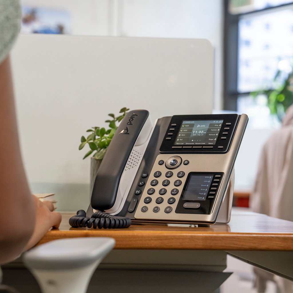 POLY Edge E400 IP Phone and PoE-enabled - Image 2