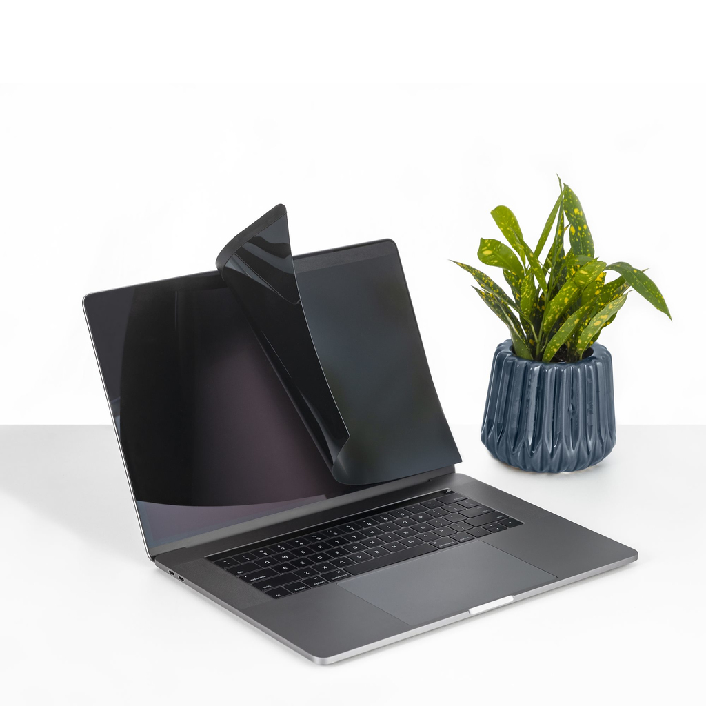 StarTech.com Laptop Privacy Screen for 13 inch MacBook Pro & MacBook Air - Magnetic Removable Security Filter - Blue Light Redu - Image 9