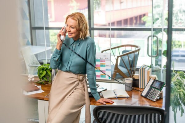 POLY Edge E500 IP Phone and PoE-enabled - Image 5