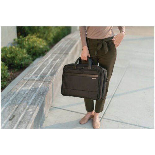 Kensington Contour 2.0 17" Pro Laptop Briefcase - Image 9